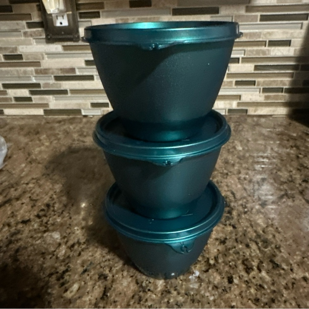 Tupperware refrigerator bowl set of 3 in Chameleon Jade - Rare color New!